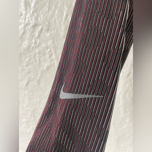 Nike Run Division Womens Mid Layer Long Sleeve Top Black/Red CU6168-010 Size S - Picture 5 of 7